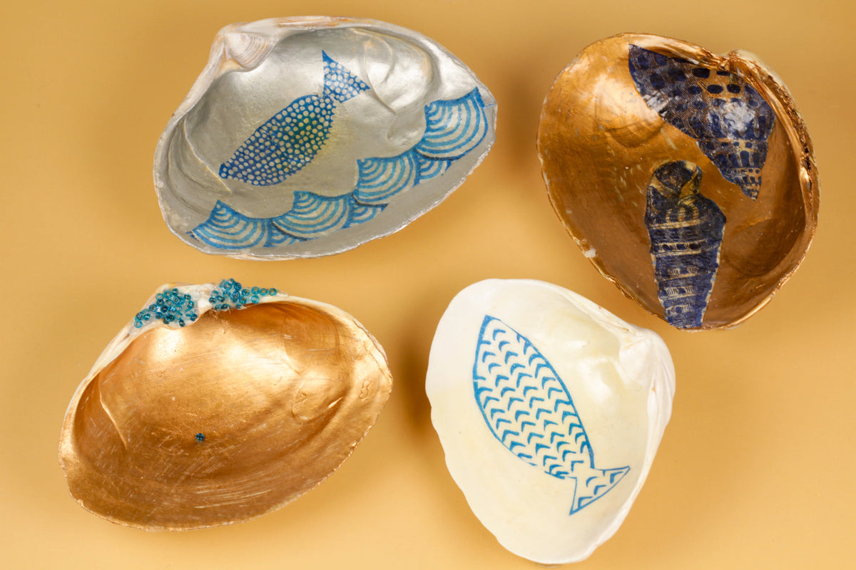 Decorative shell jewelry dish with scallop pattern