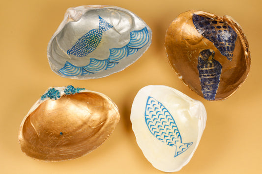 Decorative shell jewelry dish with scallop pattern